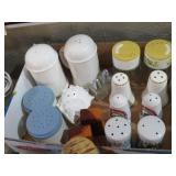 COLL. CERAMIC, WOOD&GLASS S/P SHAKERS