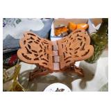 COLLAPSABLE WOOD STAND