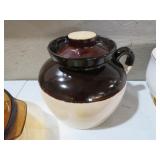 ROSEVILLE CO. BROWN/WHITE BEAT POT W/ LID
