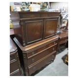 ANTIQUE 3DWR / 2DR GENTLEMENS CHEST - HAS KEY