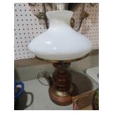 NICE VINTAGE GLASS SHADE WOOD BASE TABLE LAMP