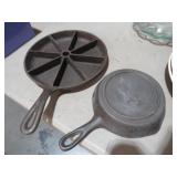 LODEG CAST IRON CORNBREAD & SMALL SKILLET