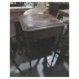 ANTIQUE TAPERED LEG SIDE TABLE