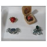 COLLECTION OF VARIOUS BROOCHES