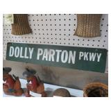 METAL DOLLY PARTON PKWY SIGN