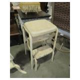 VTG METAL FOLD OUT KITCHEN STOOL