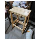 WOOD STEP LADDER