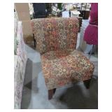 NICE OVERSIZED PADDED SIDE CHAIR
