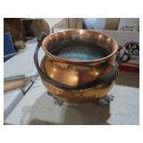HAMMERED COPPER FOOTED POT