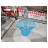 LG WRIGHT BLUE DAISY BUTTON & BRIDE BASKET