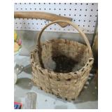 EAST TENN PRIMITIVE BASKET