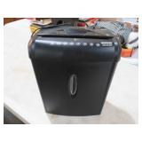 PEN & GEAR PAPER SHREDDER