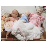 COLLECTION OF CERAMIC AND VINYL DOLLS