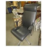 ADJUSTABLE ROLLING OFFICE CHAIR