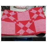 BEAUTIFUL RED AND WITH PIECE QUILT FULL SIZE