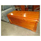 CEDAR LIFT & LINED BLANKET CHEST