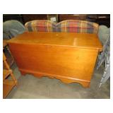 OAK LIFT TOP BLANKET CHEST