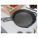 11" CAST IRON LODGE SKILLET
