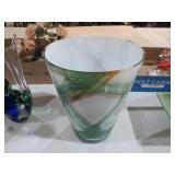 ART GLASS GREEN SWIRL VASE