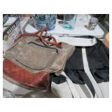 COLLECTION OF TOTE BAGS & LEATHER LIKE PURSE