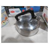 VTG METAL TEA KETTLE