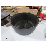 10" DBL HANDLE CAST IRON POT