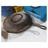 10" CAST IRON SKILLET WITH LID