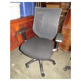 NICE ROLLING MESH BACK OFFICE CHAIR