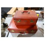 MID CENTURY MCGREGOR LEATHER SUITCASE & VANITY CAS