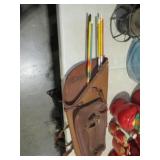 VINTAGE LEATHER ARROW QUIVER WITH ARROWS