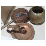 COLLECTION OF BRASS AND COPPER ITEMS