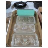 COLLECTION OF REFRIGERATOR DISHES WITH LIDS
