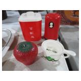 VTG TEA CONTAINER, CERAMIC STRAWBERRY, BUTTER MELT