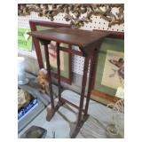 SMALL WOOD SIDE TABLE