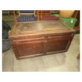 EARLY LIFT TOP STORAGE TRUNK (SEE DESCRIPTION)
