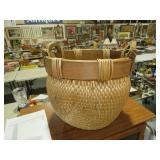 BEAUTIFUL WOVEN DBL HANDLE BASKET