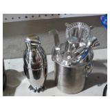 CHROME PENGUINE SHAKER & BARWARE