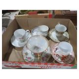 COLLECTION OF VTG TEACUPS AND SAUCERS