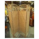 LIGHT RATTAN ROOM DIVIDER