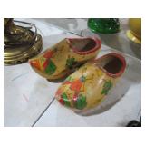 PAIR OF HANDPAINTED & CARVED DUTCH SHOE