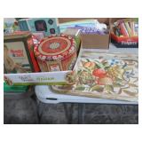 COLLECTION OF VTG METAL TINS AND TRAY