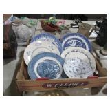 COLLECTION VINTAGE  BLUE/WHITE  PLATES