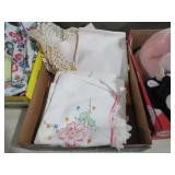 COLLECTION OF VTG PILLOW CASES & DOILIES