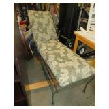 METAL OUTDOOR CHAISE LOUNGER WITH CUSHION