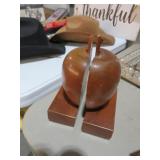 VINTAGE WALNUT GATLINBURG APPLE BOOKENDS