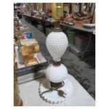 HOBNAIL VTG MILKGLASS LAMP