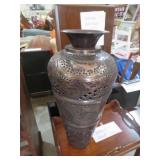 LARGE METAL VASE PLA NTER