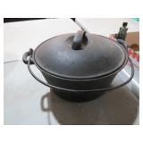 CAST IRON POT WITH LID AND HANDLE