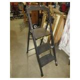 GORILLA FOLDING THREE STEP LADDER