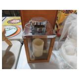 METAL AND WOOD BATTERY LANTERN